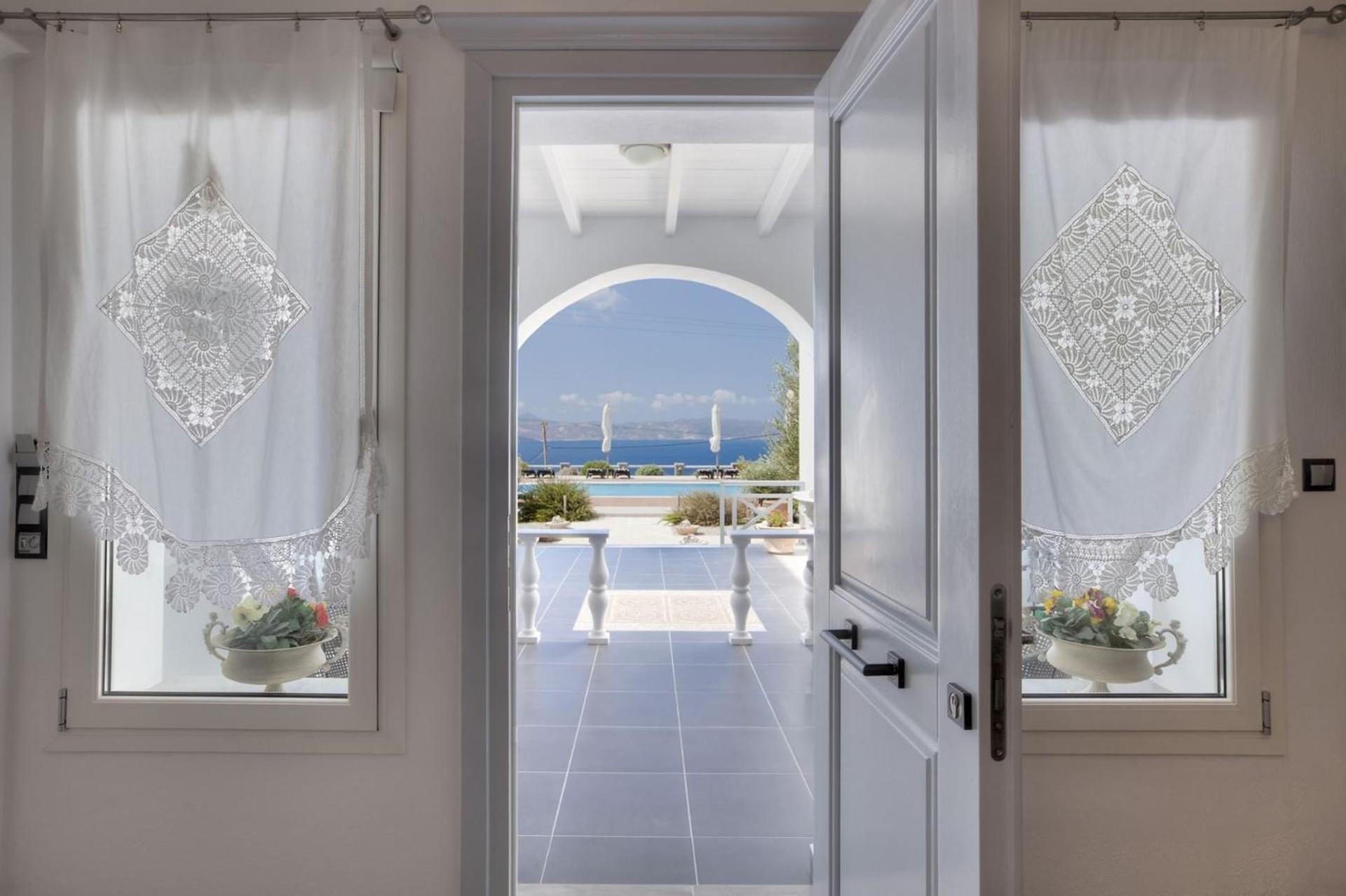 Miland Suites Адамас Экстерьер фото